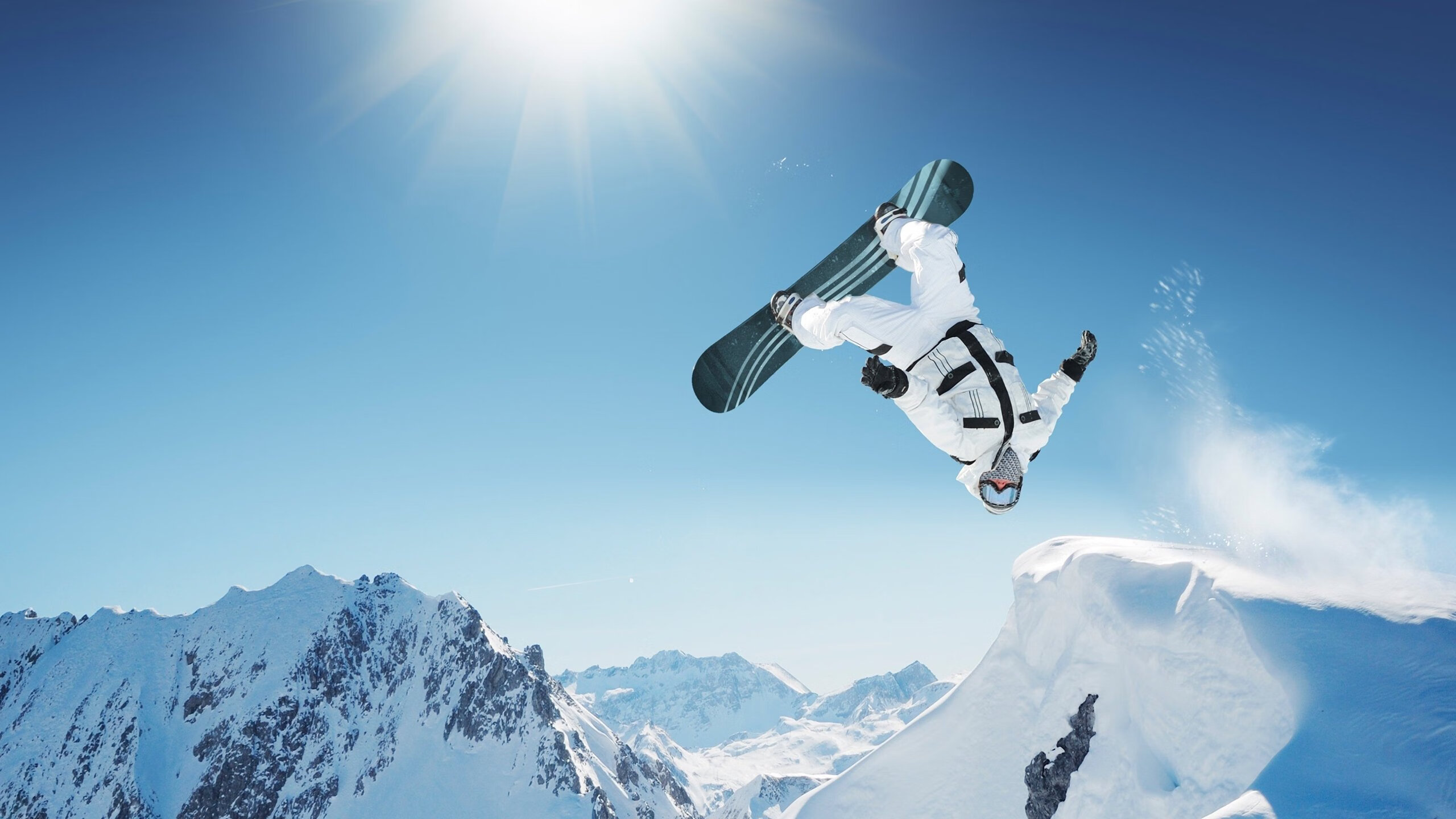 _滑雪赛场上的速度与激情：冬季运动会回顾_，冬运会滑雪运动员