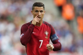 比利时在欧洲杯小组赛中0-0战平乌克兰，以小组第二晋级。，比利时欧洲杯大名单公布