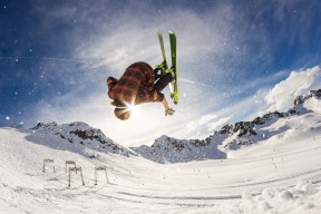 跨界融合——体育 + 科技的未来运动趋势，体育运动科技赋能存在的问题