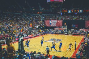 kaiyun开云·官方网站-_马术表演盛典：优雅与力量的魅力展示_，马术表演完整视频在线观看