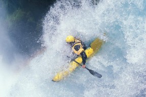 紧张刺激的足球盛宴，期待精彩表现！，足球激动人心时刻视频