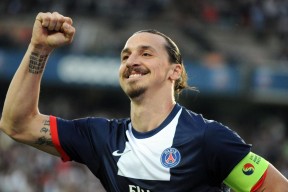 莱万独中两元，德甲射手榜第一人再添战绩，莱万的德甲纪录